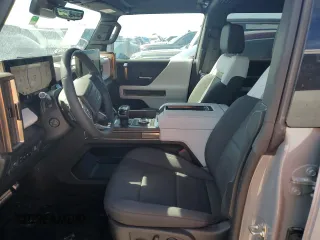 2024 GMC Hummer EV 2X with VIN 1GKB0NDE8RU110722, listed as a Copart auction lot 74670304 with 257 mi miles and Non Repairable. Bid and sale history available at carsss.com. Image 7.