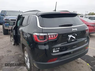 2025 Jeep Compass Latitude with VIN 3C4NJDBN1ST518028, listed as a IAAI auction lot 41096283 with 1,402 mi miles and . Bid and sale history available at DreamBid. Image 3.