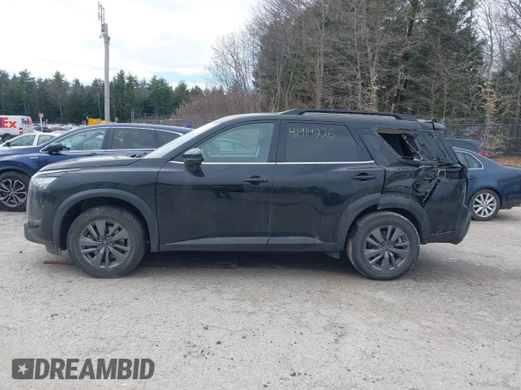 2023 Nissan Pathfinder SV z VIN 5N1DR3BC1PC245412, wystawiony jako IAAI lot #41914226 z przebiegiem 47 795 mil mil oraz . Historia ofert i sprzedaży dostępna na DreamBid. Obrazek 14.