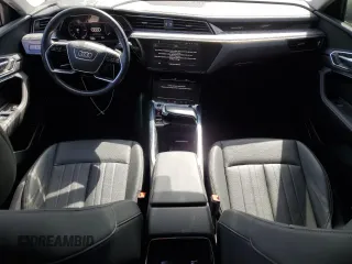 2022 Audi e-tron Premium Plus с VIN WA1LAAGE5NB025922, выставлен на аукционе Copart как лот 60321775 с пробегом 35 498 миль миль и Чистый • Clean title. История ставок и продаж доступна на DreamBid. Изображение 8.
