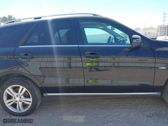 2012 Mercedes-Benz M-Class ML 350 with VIN 4JGDA5HBXCA083920, listed as a IAAI auction lot 41822392 with 226,565 mi miles. Bid and sale history available at carsss.com. Image 13.