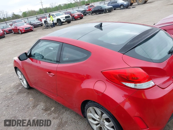 2013 Hyundai Veloster w/Gray Int z VIN KMHTC6AD8DU146035, wystawiony jako IAAI lot #41892703 z przebiegiem 241 169 mil mil oraz . Historia ofert i sprzedaży dostępna na DreamBid. Obrazek 3.