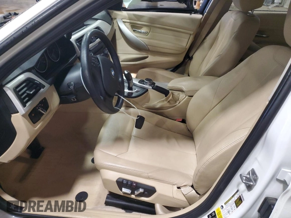 2016 BMW 3 Series 320i xDrive z VIN WBA8A3C59GK551242, wystawiony jako Copart lot #56939365 z przebiegiem 146 326 mil mil oraz Szkoda całkowita • Salvage title. Historia ofert i sprzedaży dostępna na DreamBid. Obrazek 7.