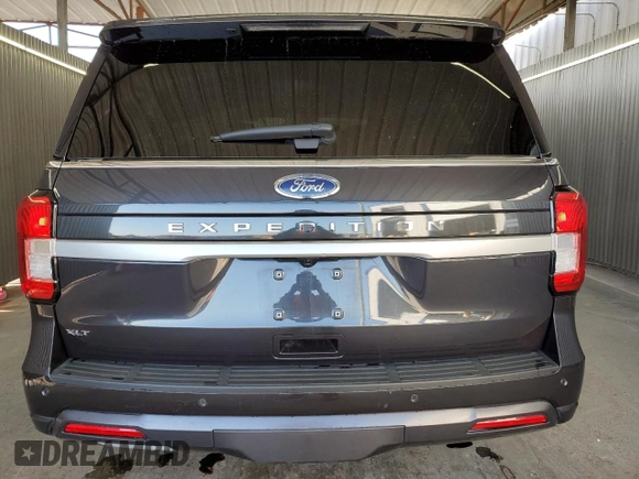 2024 Ford Expedition XLT with VIN 1FMJU1J84REA58417, listed as a Copart auction lot 52782705 with 27,205 mi miles and Clean Title. Bid and sale history available at carsss.com. Image 6.