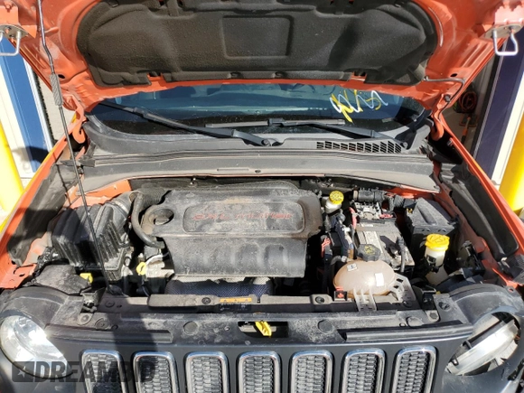 2018 Jeep Renegade Latitude with VIN ZACCJBBB3JPH01860, listed as a Copart auction lot 46614685 with 67,118 mi miles and Salvage title. Bid and sale history available at DreamBid. Image 11.