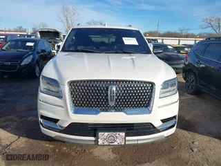 2019 Lincoln Navigator Reserve with VIN 5LMJJ2LT2KEL09194, listed as a IAAI auction lot 40900152 with 117,272 mi miles. Bid and sale history available at carsss.com. Image 13.
