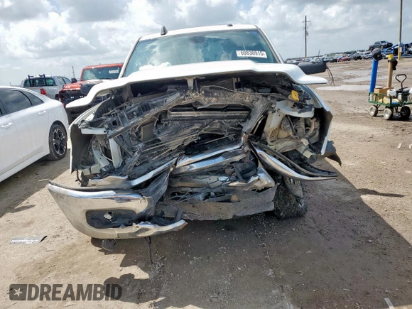 2024 Ram 2500 Big Horn z VIN 3C6UR5DL2RG105664, wystawiony jako Copart lot #60830915 z przebiegiem 53 811 mil mil oraz Szkoda całkowita • Salvage title. Historia ofert i sprzedaży dostępna na DreamBid. Obrazek 5.