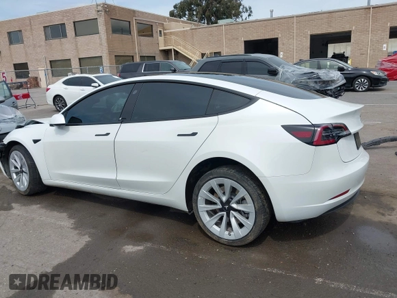 2023 Tesla Model 3 z VIN 5YJ3E1EA5PF383595, wystawiony jako IAAI lot #41965562 z przebiegiem 35 878 mil mil oraz . Historia ofert i sprzedaży dostępna na DreamBid. Obrazek 13.
