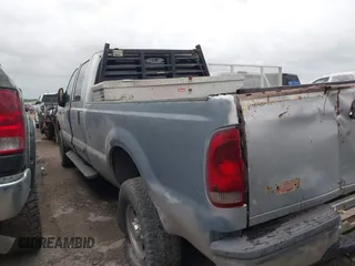 2002 Ford F-350 XL with VIN 1FTSW31F02EB38462, listed as a IAAI auction lot 42088385 with 360,573 mi miles and . Bid and sale history available at DreamBid. Image 3.