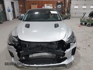 2018 Kia Stinger Premium with VIN KNAE25LA6J6021819, listed as a IAAI auction lot 41880827 with 119,214 mi miles. Bid and sale history available at carsss.com. Image 12.