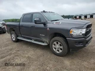 2024 Ram 2500 Big Horn z VIN 3C6UR5DL3RG410929, wystawiony jako Copart lot #55666875 z przebiegiem 8 795 mil mil oraz Szkoda całkowita • Salvage title. Historia ofert i sprzedaży dostępna na DreamBid. Obrazek 4.