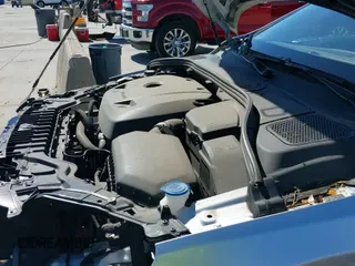 2018 Volvo S60 Inscription z VIN LYV402TK4JB177410, wystawiony jako IAAI lot #41807670 z przebiegiem 52 454 mil mil oraz . Historia ofert i sprzedaży dostępna na DreamBid. Obrazek 22.