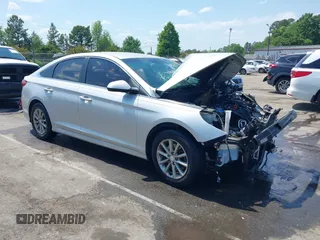 2018 Hyundai Sonata SE z VIN 5NPE24AF9JH613622, wystawiony jako IAAI lot #42071395 z przebiegiem 107 820 mil mil oraz . Historia ofert i sprzedaży dostępna na DreamBid. Obrazek 1.
