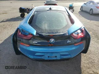 2016 BMW i8 z VIN WBY2Z2C54GV675234, wystawiony jako Copart lot #74126583 z przebiegiem 6272 mil mil oraz Szkody całkowita. Historia ofert i sprzedaży dostępna na DreamBid. Obrazek 6.