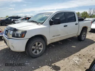 2011 Nissan Titan SL z VIN 1N6AA0EC1BN308849, wystawiony jako Copart lot #56097185 z przebiegiem 283 613 mil mil oraz Czysty tytuł • Clean title. Historia ofert i sprzedaży dostępna na DreamBid. Obrazek 1.