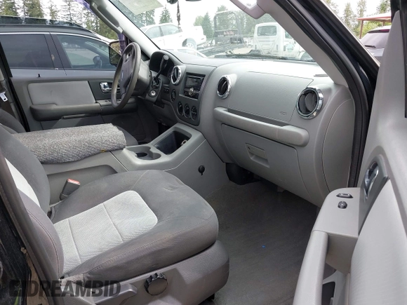 2005 Ford Expedition Special Service z VIN 1FMFU165X5LA80500, wystawiony jako IAAI lot #42564997 z przebiegiem 172 786 mil mil oraz . Historia ofert i sprzedaży dostępna na DreamBid. Obrazek 5.