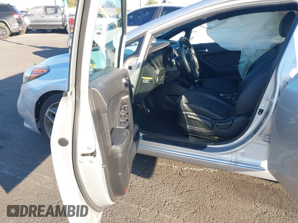 2016 Kia Forte SX с VIN KNAFZ5A35G5635456, выставлен на аукционе IAAI как лот 41656753 с пробегом 130 838 миль миль и . История ставок и продаж доступна на DreamBid. Изображение 5.