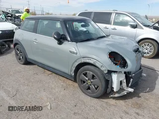 2022 MINI Hardtop Cooper SE with VIN WMW13DJ01N2P85767, listed as a IAAI auction lot 41921346 with 17,446 mi miles and . Bid and sale history available at DreamBid. Image 1.