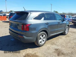 2022 Kia Sorento LX with VIN 5XYRG4LC1NG102859, listed as a IAAI auction lot 41661977 with 96,273 mi miles. Bid and sale history available at carsss.com. Image 4.
