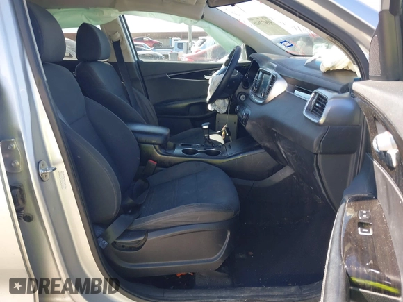 2019 Kia Sorento LX with VIN 5XYPG4A36KG579616, listed as a IAAI auction lot 41472626 with 110,078 mi miles. Bid and sale history available at carsss.com. Image 5.