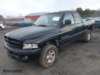 2000 Dodge Ram 1500 with VIN 1B7HF13Y5YJ190229, listed as a IAAI auction lot 41662688 with 146,530 mi miles. Bid and sale history available at carsss.com. Image 2.