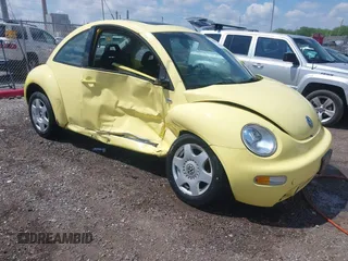 2000 Volkswagen Beetle GLS z VIN 3VWCA21C4YM414855, wystawiony jako IAAI lot #42198615 z przebiegiem 128 131 mil mil oraz . Historia ofert i sprzedaży dostępna na DreamBid. Obrazek 1.