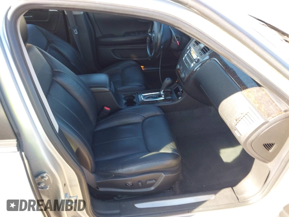 2008 Cadillac DTS 1SD z VIN 1G6KD57Y78U180638, wystawiony jako IAAI lot #42360062 z przebiegiem 90 012 mil mil oraz . Historia ofert i sprzedaży dostępna na DreamBid. Obrazek 5.