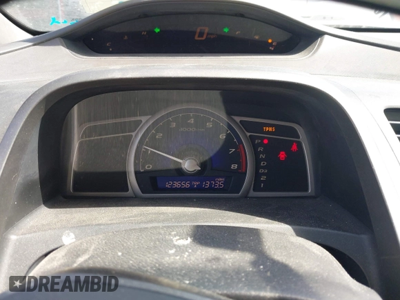 2008 Honda Civic LX z VIN 1HGFA16508L087622, wystawiony jako IAAI lot #41675090 z przebiegiem 123 656 mil mil oraz . Historia ofert i sprzedaży dostępna na DreamBid. Obrazek 7.