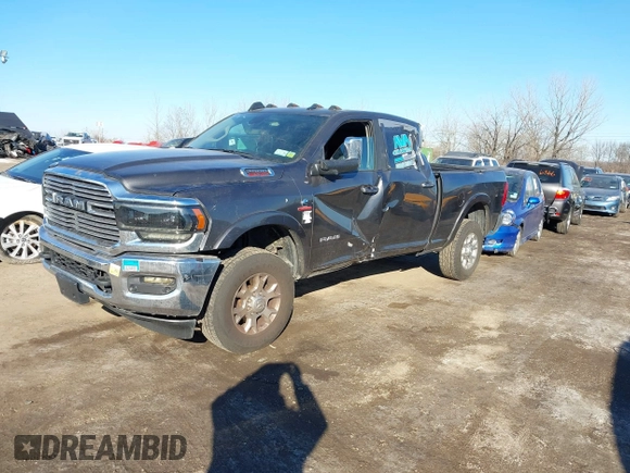 2021 Ram 2500 Laramie z VIN 3C6UR5FL7MG629012, wystawiony jako IAAI lot #41369353 z przebiegiem 168 099 mil mil oraz . Historia ofert i sprzedaży dostępna na DreamBid. Obrazek 2.