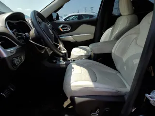 2017 Jeep Cherokee Overland с VIN 1C4PJMJS9HW574785, выставлен на аукционе Copart как лот 61426545 с пробегом 71 883 миль миль и Списание • Salvage title. История ставок и продаж доступна на DreamBid. Изображение 7.