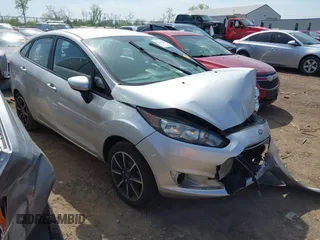 2019 Ford Fiesta SE z VIN 3FADP4BJ1KM154331, wystawiony jako IAAI lot #42104163 z przebiegiem 71 516 mil mil oraz . Historia ofert i sprzedaży dostępna na DreamBid. Obrazek 1.
