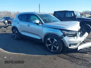 2019 Volvo XC40 Momentum with VIN YV4162UK5K2052092, listed as a IAAI auction lot 41407826 with 111,697 mi miles. Bid and sale history available at carsss.com. Image 1.