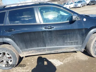 2019 Jeep Cherokee Trailhawk with VIN 1C4PJMBX6KD399568, listed as a IAAI auction lot 41645861 with 75,807 mi miles and . Bid and sale history available at DreamBid. Image 13.