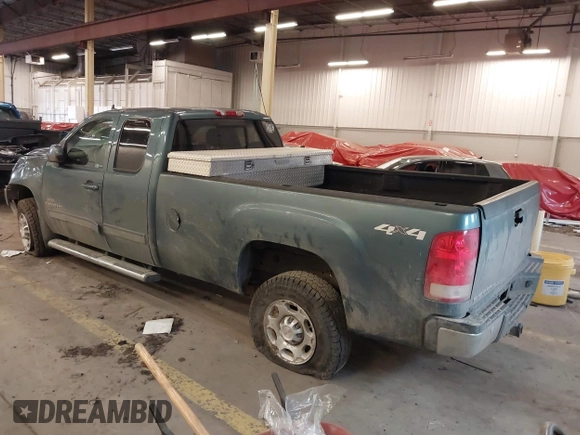 2008 GMC Sierra 2500HD SLT z VIN 1GTHK29648E184776, wystawiony jako IAAI lot #41702854 z przebiegiem 215 160 mil mil oraz . Historia ofert i sprzedaży dostępna na DreamBid. Obrazek 3.