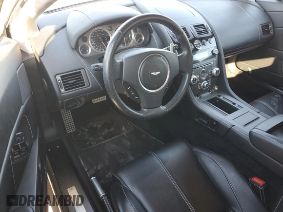 2014 Aston Martin Vantage z VIN SCFEKBBK3EGD18661, wystawiony jako Copart lot #86366204 z przebiegiem 14 863 mil mil oraz Szkoda całkowita • Salvage title. Historia ofert i sprzedaży dostępna na DreamBid. Obrazek 8.