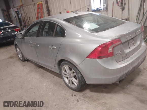 2012 Volvo S60 T6 with VIN YV1902FH1C2119579, listed as a IAAI auction lot 41359902 with 237,451 mi miles. Bid and sale history available at carsss.com. Image 3.