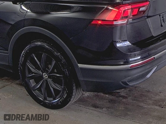 2024 Volkswagen Tiguan SE with VIN 3VV3B7AX6RM075535, listed as a IAAI auction lot 42845052 with 20,867 mi miles and . Bid and sale history available at DreamBid. Image 17.