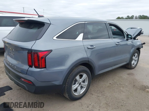 2022 Kia Sorento LX with VIN 5XYRG4LC2NG117242, listed as a IAAI auction lot 41512418 with 39,187 mi miles. Bid and sale history available at carsss.com. Image 4.