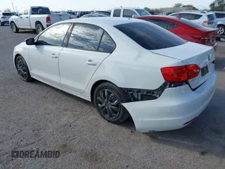 2011 Volkswagen Jetta SE с VIN 3VWDZ7AJ7BM386016, выставлен на аукционе IAAI как лот 42709416 с пробегом 156 890 миль миль и . История ставок и продаж доступна на DreamBid. Изображение 3.
