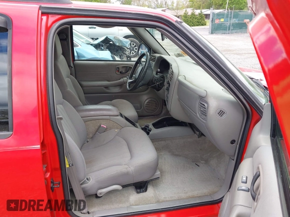 2004 Chevrolet Blazer LS z VIN 1GNDT13X64K127182, wystawiony jako IAAI lot #42188177 z przebiegiem 135 946 mil mil oraz . Historia ofert i sprzedaży dostępna na DreamBid. Obrazek 5.
