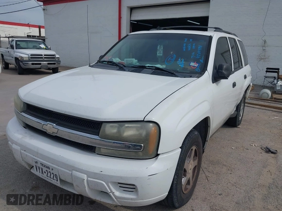2004 Chevrolet TrailBlazer LT with VIN 1GNDS13S042374575, listed as a IAAI auction lot 42024901 with 237,510 mi miles and . Bid and sale history available at DreamBid. Image 2.