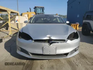 2017 Tesla Model S 100D z VIN 5YJSA1E2XHF213086, wystawiony jako Copart lot #53780875 z przebiegiem 34 205 mil mil oraz Szkoda całkowita • Salvage title. Historia ofert i sprzedaży dostępna na DreamBid. Obrazek 5.