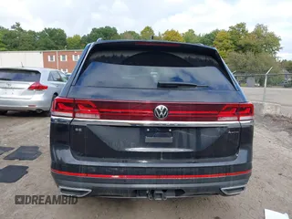 2024 Volkswagen Atlas SE with VIN 1V2HR2CA4RC604783, listed as a IAAI auction lot 40405287 with 1,269 mi miles and . Bid and sale history available at DreamBid. Image 16.