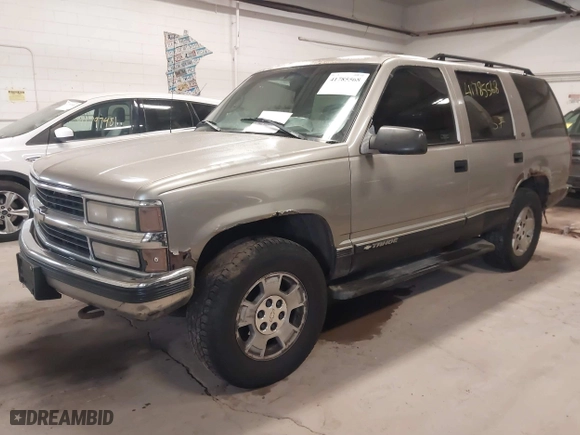 1998 Chevrolet Tahoe with VIN 1GNEK13R6WJ377054, listed as a IAAI auction lot 41785568 with 327,139 mi miles. Bid and sale history available at carsss.com. Image 17.