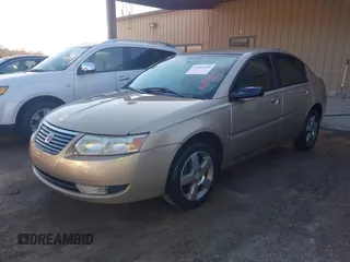 2007 Saturn ION z VIN 1G8AL58FX7Z178533, wystawiony jako IAAI lot #41651569 z przebiegiem 198 749 mil mil oraz . Historia ofert i sprzedaży dostępna na DreamBid. Obrazek 2.