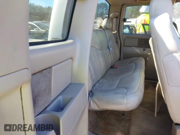 2006 GMC New Sierra 1500 SL with VIN 1GTEC19V96Z297128, listed as a IAAI auction lot 41309581 with 286,452 mi miles. Bid and sale history available at carsss.com. Image 8.