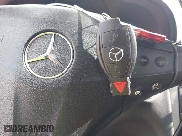 2004 Mercedes-Benz C 230 Kompressor z VIN WDBRN40JX4A612553, wystawiony jako IAAI lot #42255269 z przebiegiem Nie podano mil oraz . Historia ofert i sprzedaży dostępna na DreamBid. Obrazek 11.