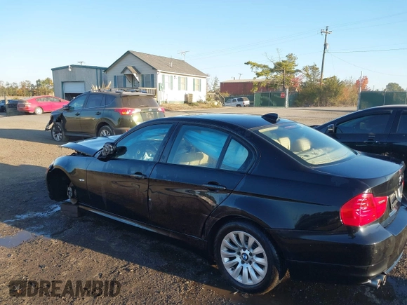 2009 BMW 3 Series 328i z VIN WBAPH57539NL80633, wystawiony jako IAAI lot #41851231 z przebiegiem 65 598 mil mil oraz . Historia ofert i sprzedaży dostępna na DreamBid. Obrazek 3.