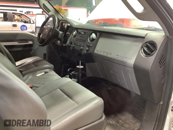 2014 Ford F-350 XL z VIN 1FTBF3A65EEB30118, wystawiony jako IAAI lot #42731343 z przebiegiem 114 298 mil mil oraz . Historia ofert i sprzedaży dostępna na DreamBid. Obrazek 34.