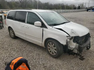 2015 Chrysler Town & Country LX with VIN 2C4RC1AG3FR675937, listed as a Copart auction lot 49652905 with 192,461 mi miles and Salvage Title. Bid and sale history available at carsss.com. Image 4.